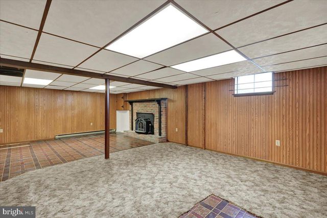 12 MOSER LN, Shoemakersville, PA 19555