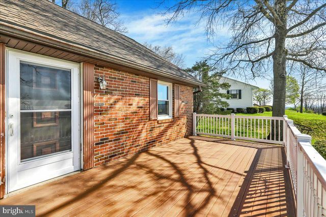 12 MOSER LN, Shoemakersville, PA 19555