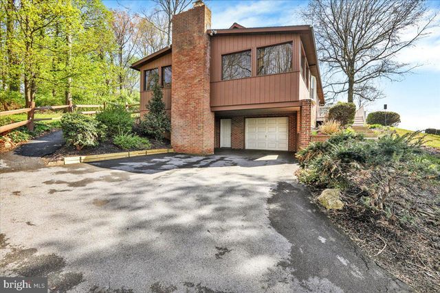 12 MOSER LN, Shoemakersville, PA 19555
