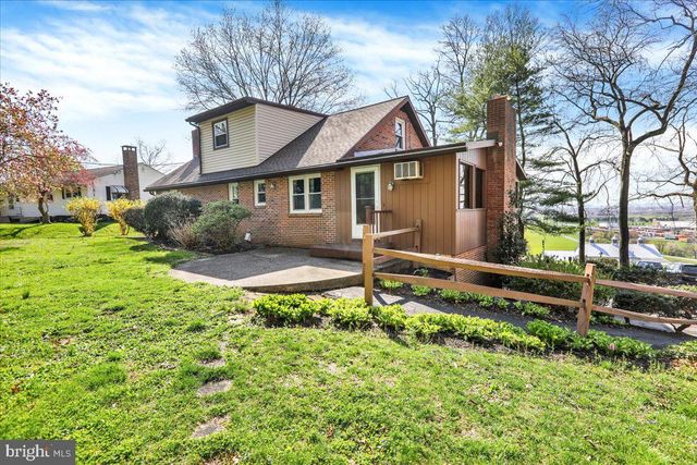 12 MOSER LN, Shoemakersville, PA 19555