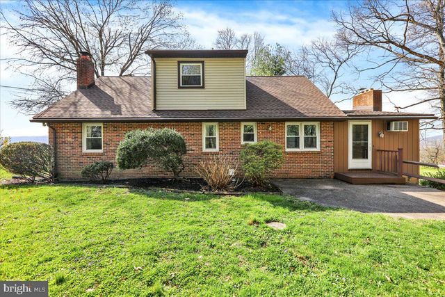 12 MOSER LN, Shoemakersville, PA 19555