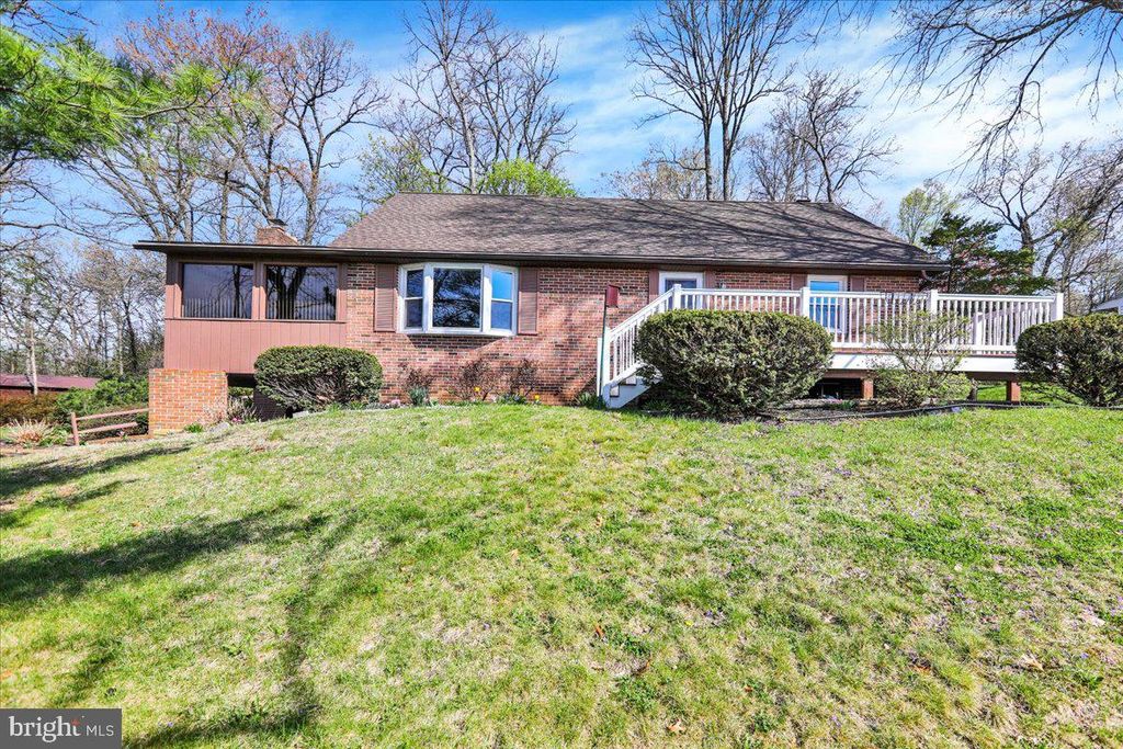 12 MOSER LN, Shoemakersville, PA 19555