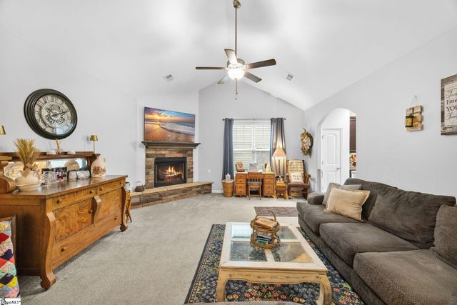 637 Ivywood Place, Boiling Springs, SC 29316