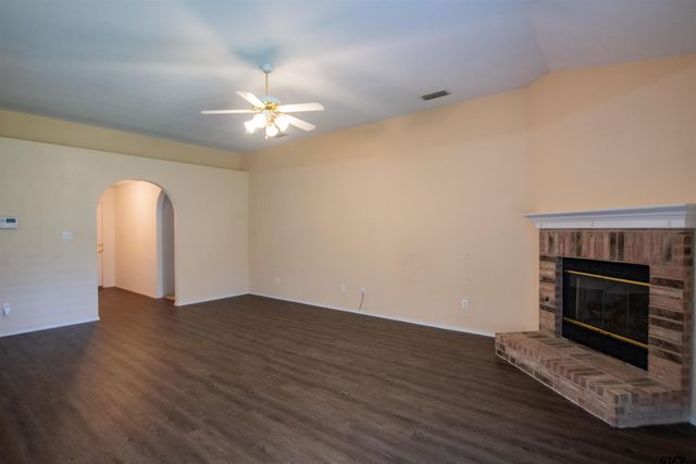 10759 Southern Trace Cir, Flint, TX 75762