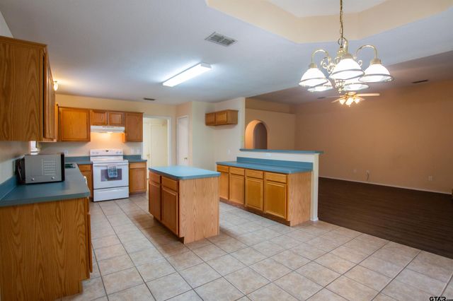 10759 Southern Trace Cir, Flint, TX 75762