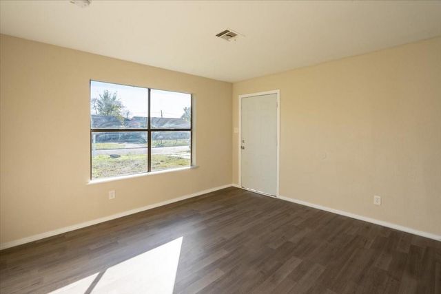 5851 Southtown Street, Houston, TX 77033