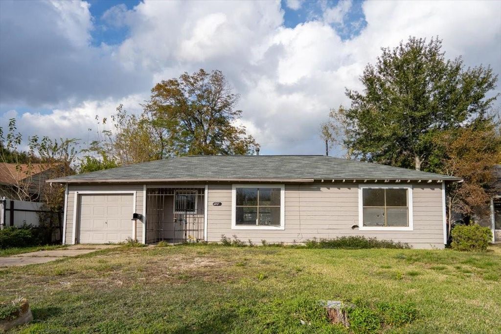 5851 Southtown Street, Houston, TX 77033