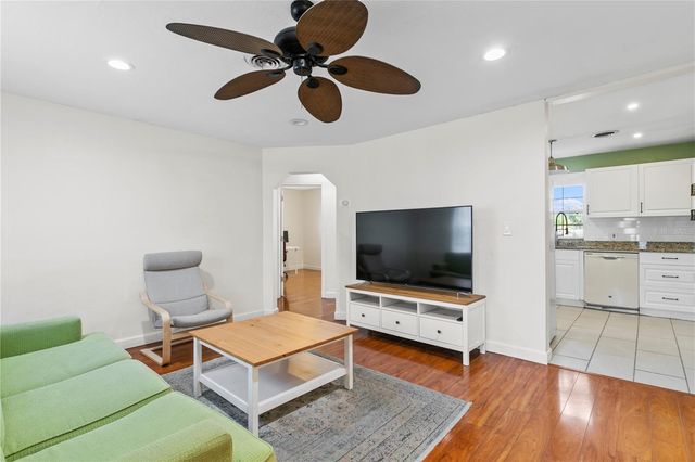 4740 22ND AVENUE N, St Petersburg, FL 33713
