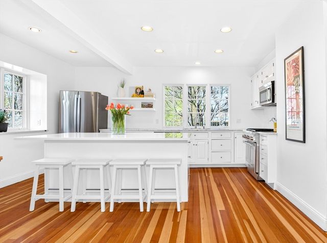 70 Curve St, Wellesley, MA 02482