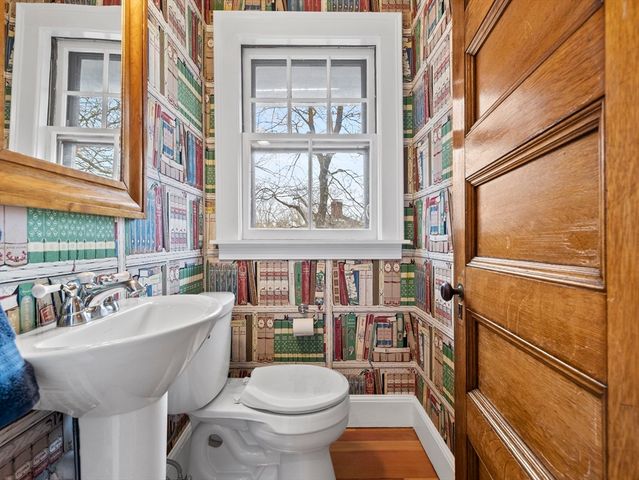 70 Curve St, Wellesley, MA 02482