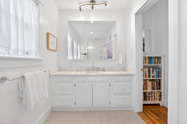 70 Curve St, Wellesley, MA 02482