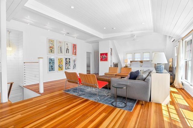 70 Curve St, Wellesley, MA 02482