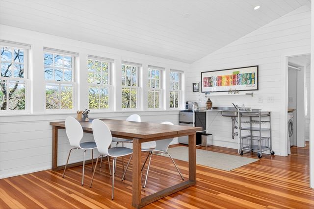 70 Curve St, Wellesley, MA 02482