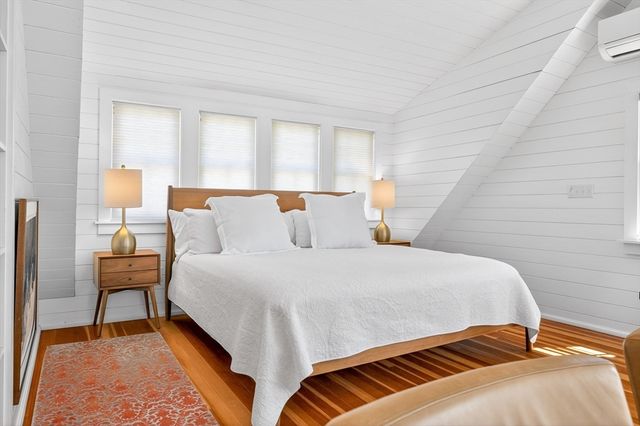 70 Curve St, Wellesley, MA 02482