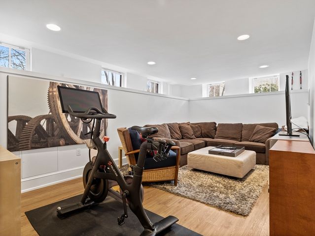 70 Curve St, Wellesley, MA 02482