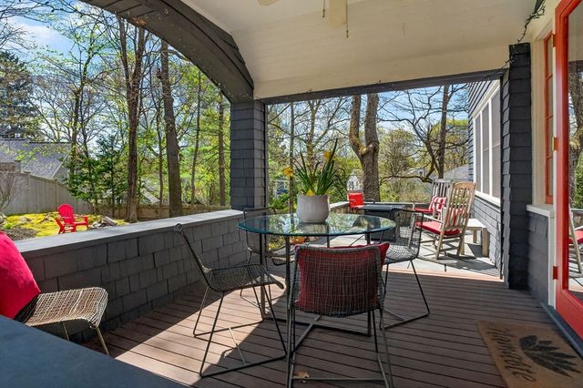 70 Curve St, Wellesley, MA 02482