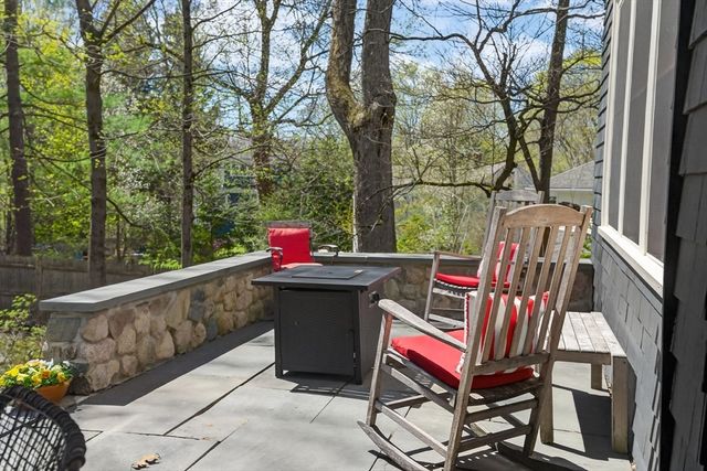 70 Curve St, Wellesley, MA 02482
