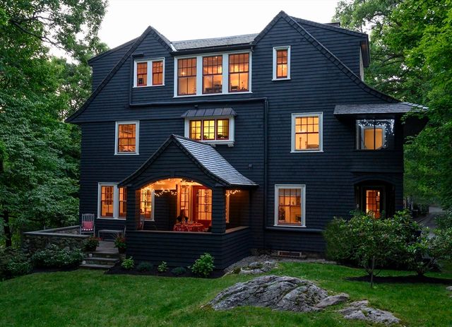 70 Curve St, Wellesley, MA 02482