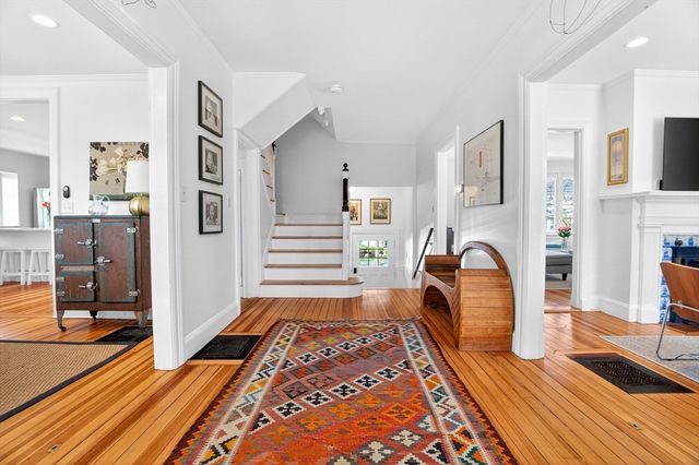 70 Curve St, Wellesley, MA 02482