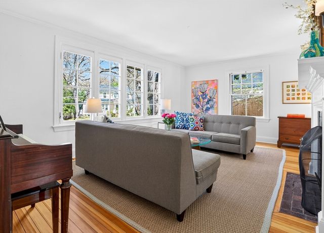 70 Curve St, Wellesley, MA 02482