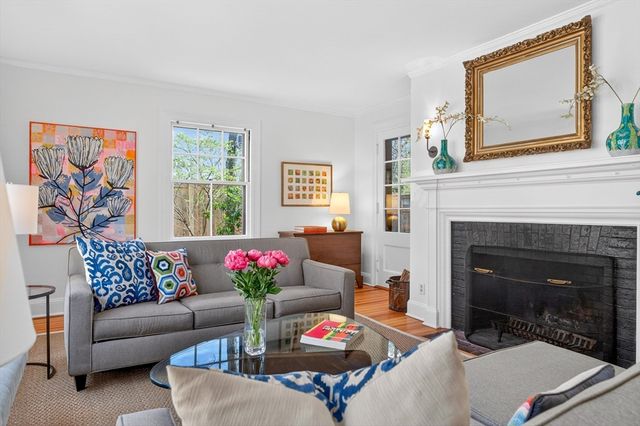 70 Curve St, Wellesley, MA 02482