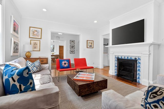 70 Curve St, Wellesley, MA 02482
