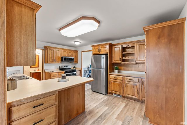 21722 N State Road 101, Woodburn, IN 46797