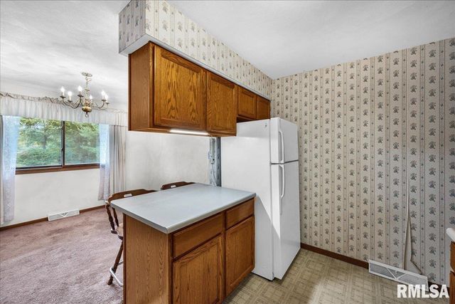 1215 E SYCAMORE Street, Canton, IL 61520