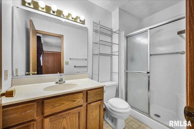 1215 E SYCAMORE Street, Canton, IL 61520