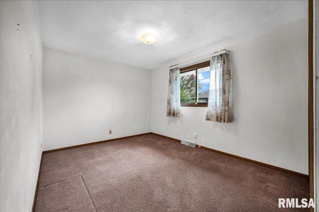 1215 E SYCAMORE Street, Canton, IL 61520