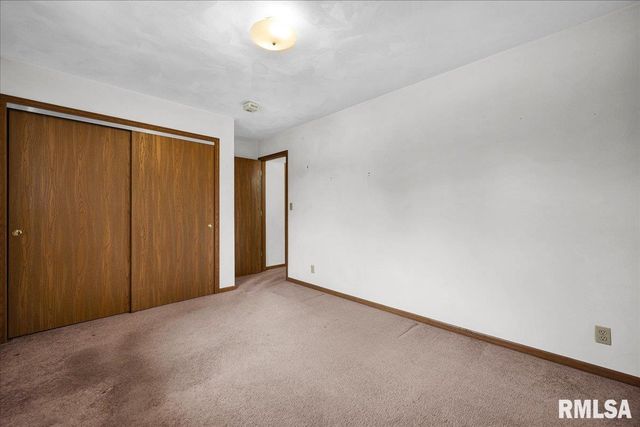 1215 E SYCAMORE Street, Canton, IL 61520