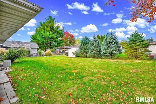 1215 E SYCAMORE Street, Canton, IL 61520