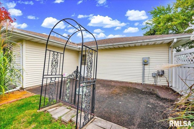 1215 E SYCAMORE Street, Canton, IL 61520