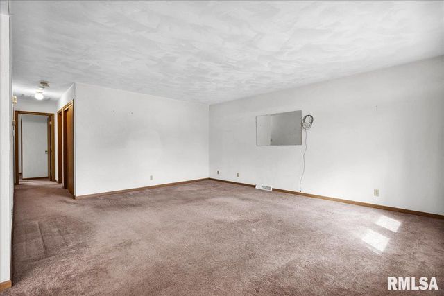 1215 E SYCAMORE Street, Canton, IL 61520