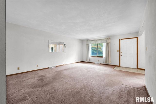 1215 E SYCAMORE Street, Canton, IL 61520