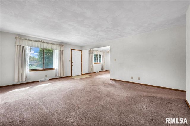 1215 E SYCAMORE Street, Canton, IL 61520