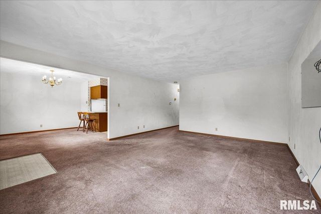 1215 E SYCAMORE Street, Canton, IL 61520