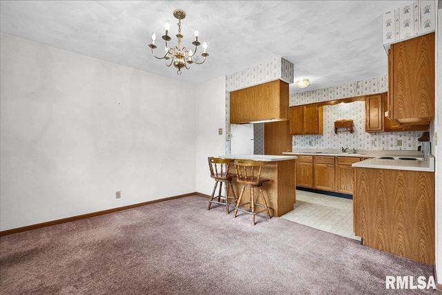 1215 E SYCAMORE Street, Canton, IL 61520