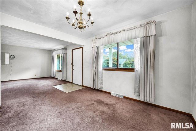 1215 E SYCAMORE Street, Canton, IL 61520