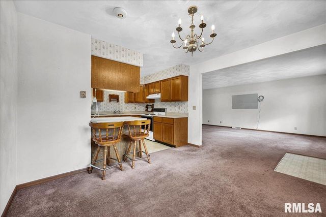 1215 E SYCAMORE Street, Canton, IL 61520