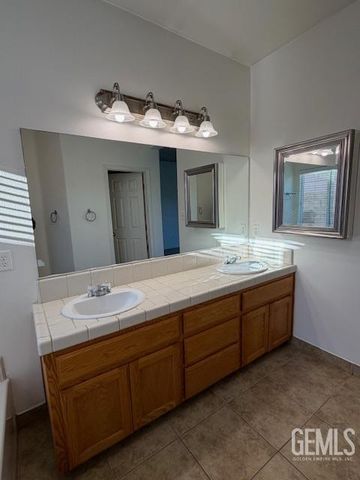 12022 Copernicus Avenue, Bakersfield, CA 93312