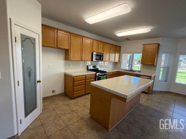 12022 Copernicus Avenue, Bakersfield, CA 93312