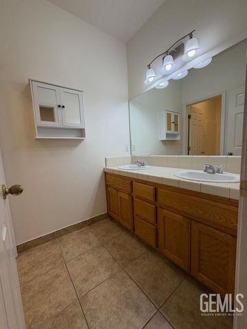 12022 Copernicus Avenue, Bakersfield, CA 93312