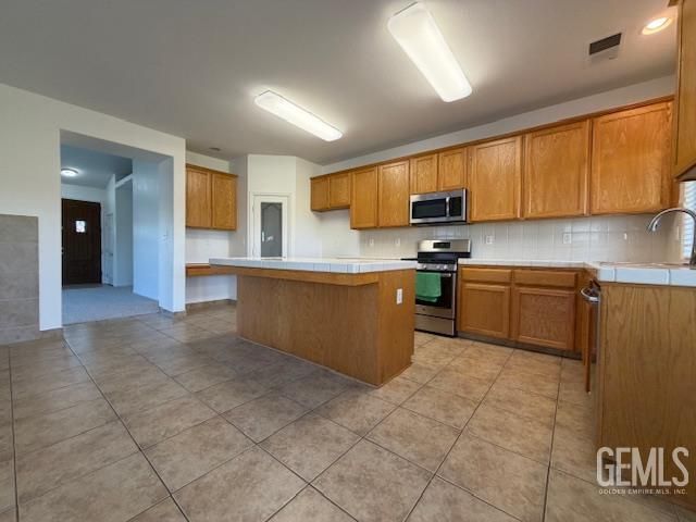 12022 Copernicus Avenue, Bakersfield, CA 93312