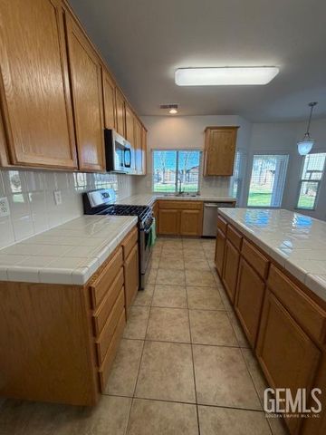 12022 Copernicus Avenue, Bakersfield, CA 93312