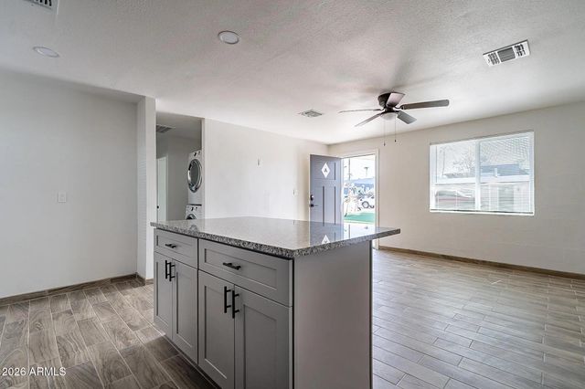 37 E EL PARQUE Drive B, Tempe, AZ 85282