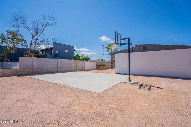 37 E EL PARQUE Drive B, Tempe, AZ 85282