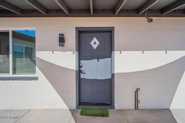 37 E EL PARQUE Drive B, Tempe, AZ 85282
