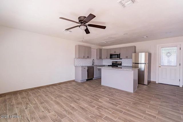 37 E EL PARQUE Drive B, Tempe, AZ 85282
