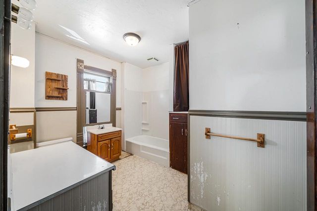 318 W NYE STREET, Hortonville, WI 54944